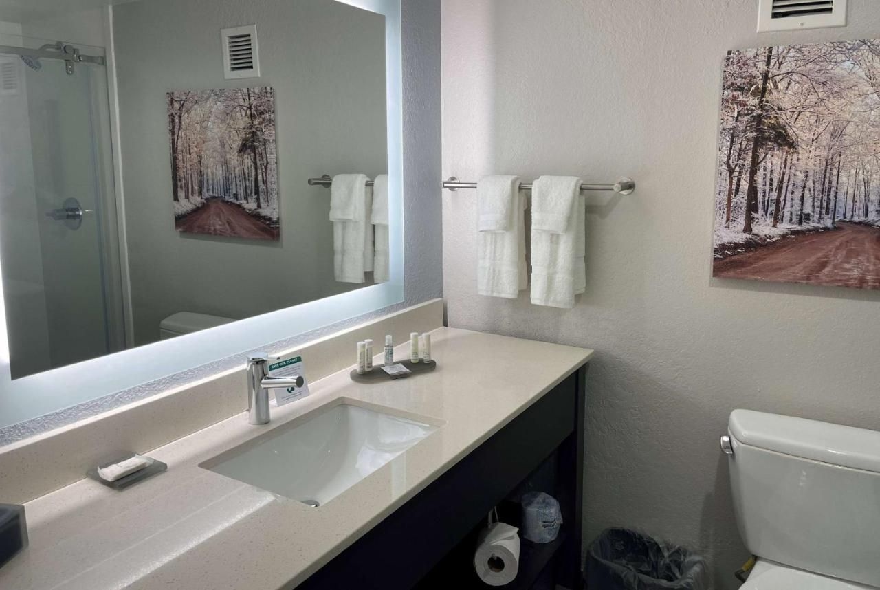 La Quinta by Wyndham Jonesboro 8