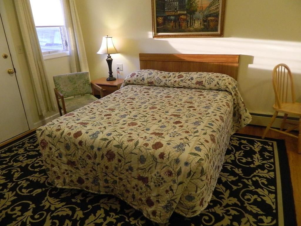 Twin Oaks Motel 9