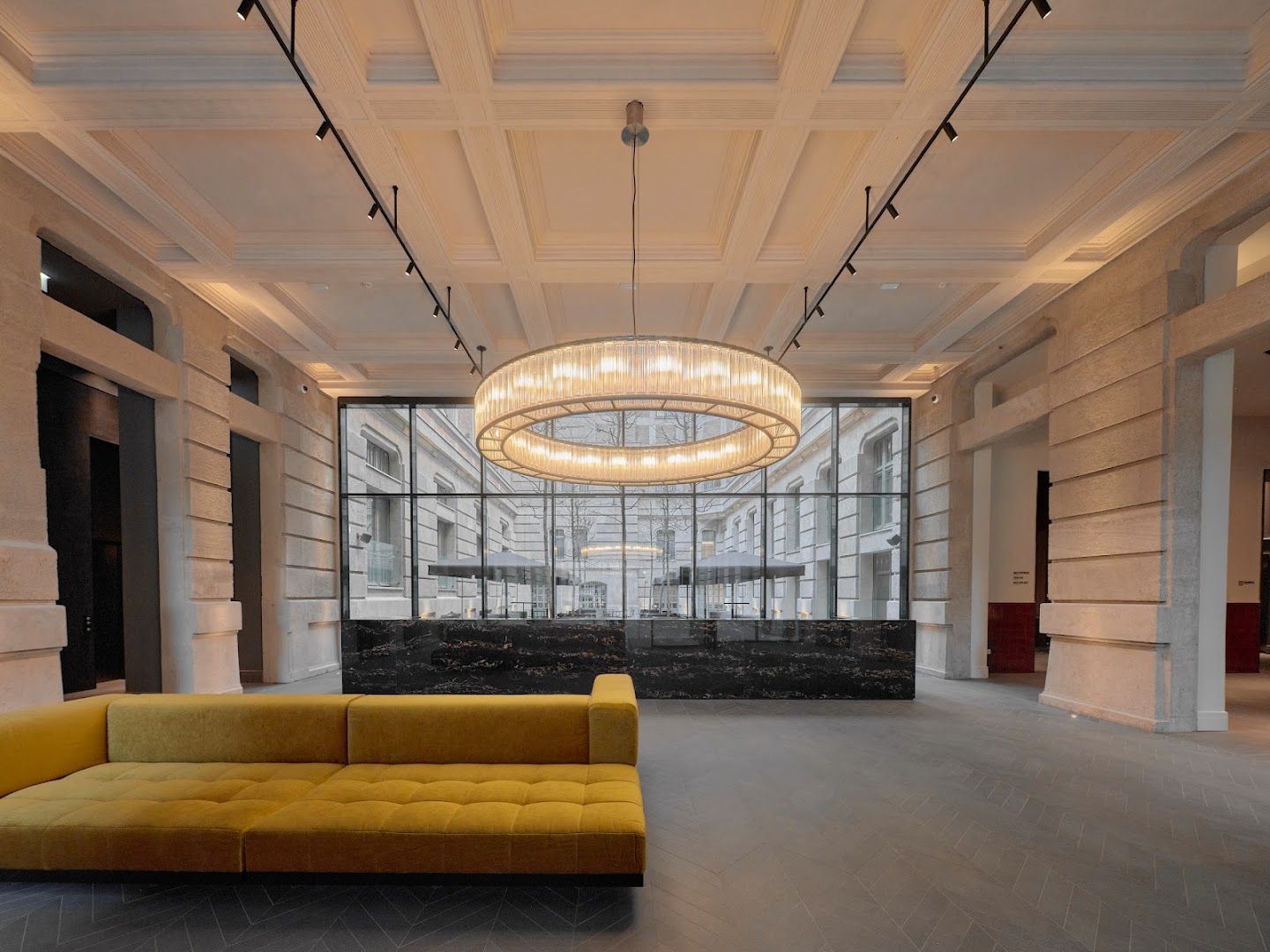 Kozmo Hotel Suites & Spa - Small Luxury Hotels 6