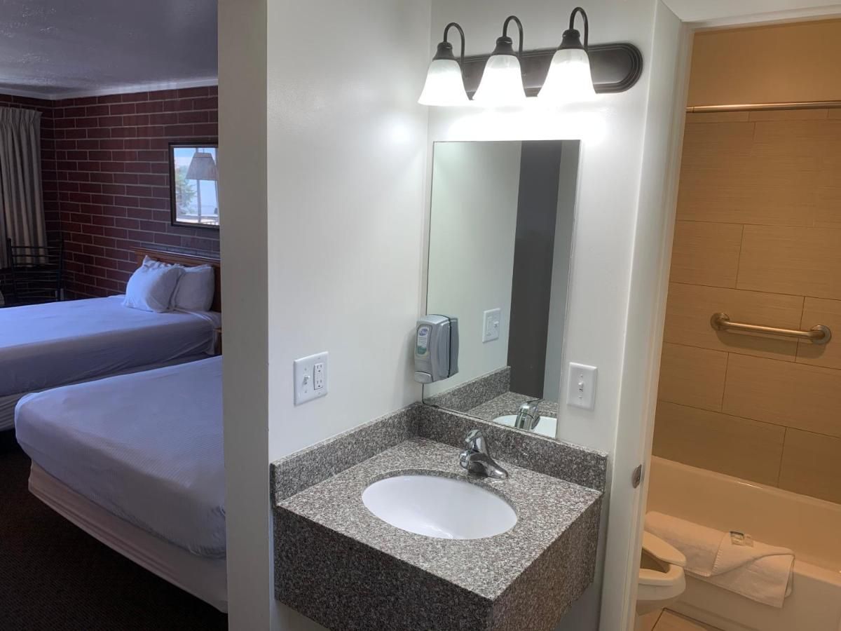 Oquirrh Mountain Inn 9