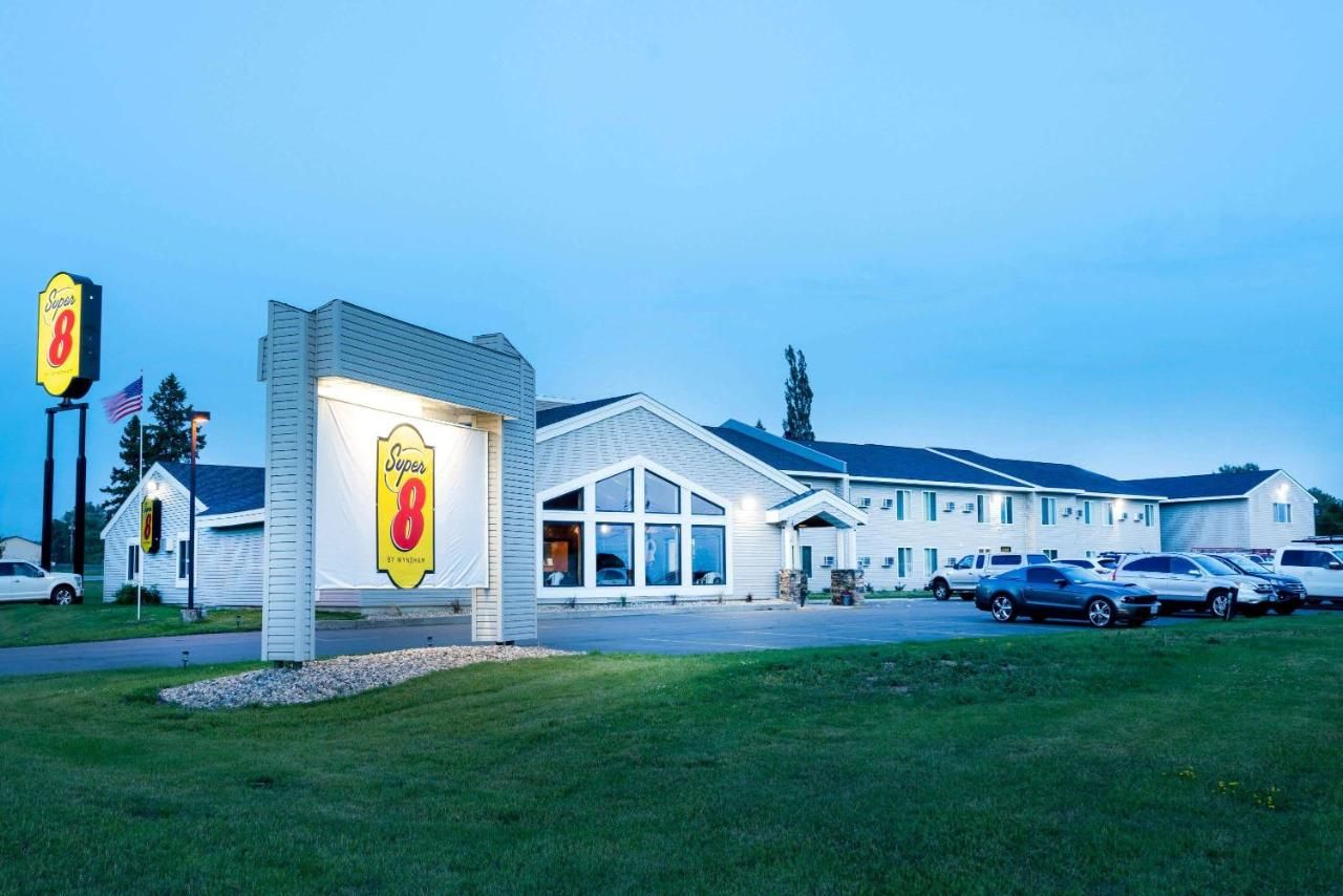 Super 8 by Wyndham Glenwood 10