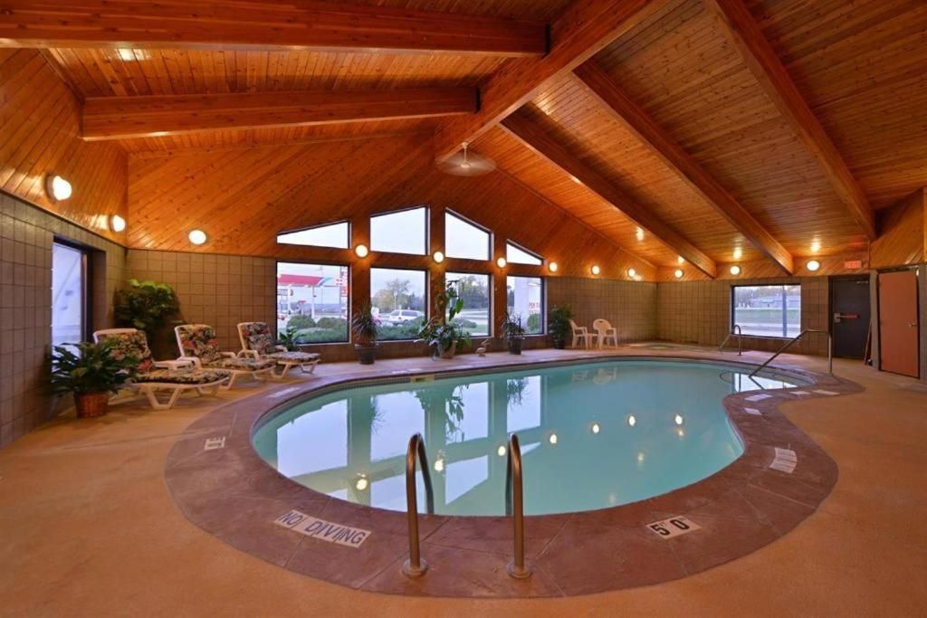 Super 8 by Wyndham Glenwood 6