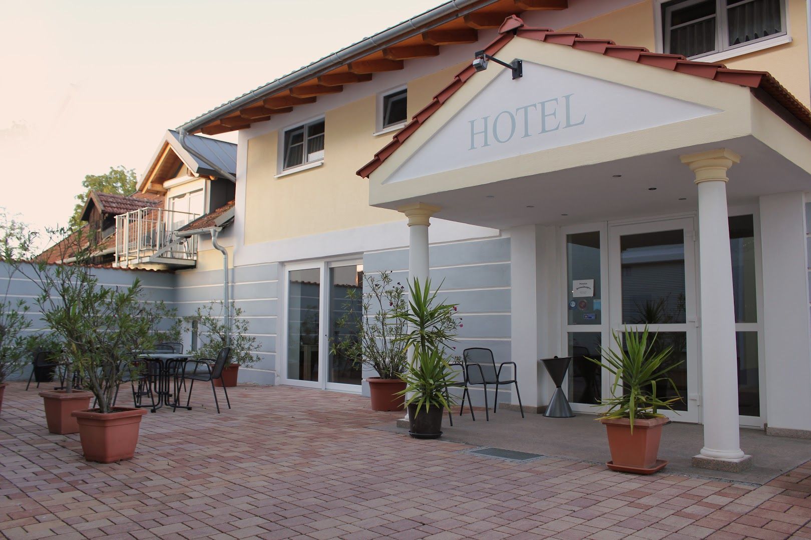 Hotel und Pension am Donaubogen 6