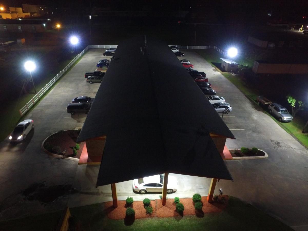Cross Road Motel 8
