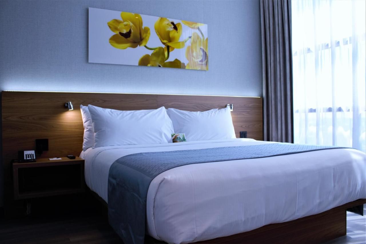 Wingate by Wyndham Long Island City 8