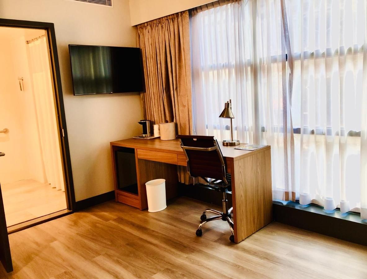 Wingate by Wyndham Long Island City 7