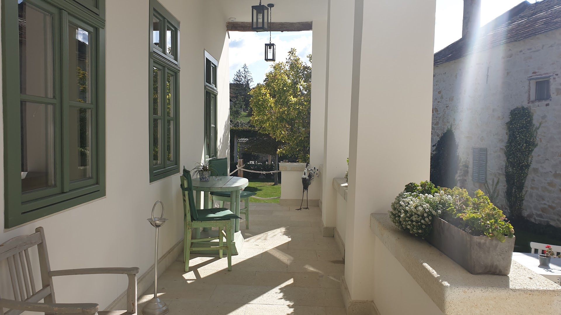 R40 cottage 6