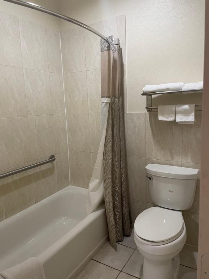 Raintree Inn and Suites 9
