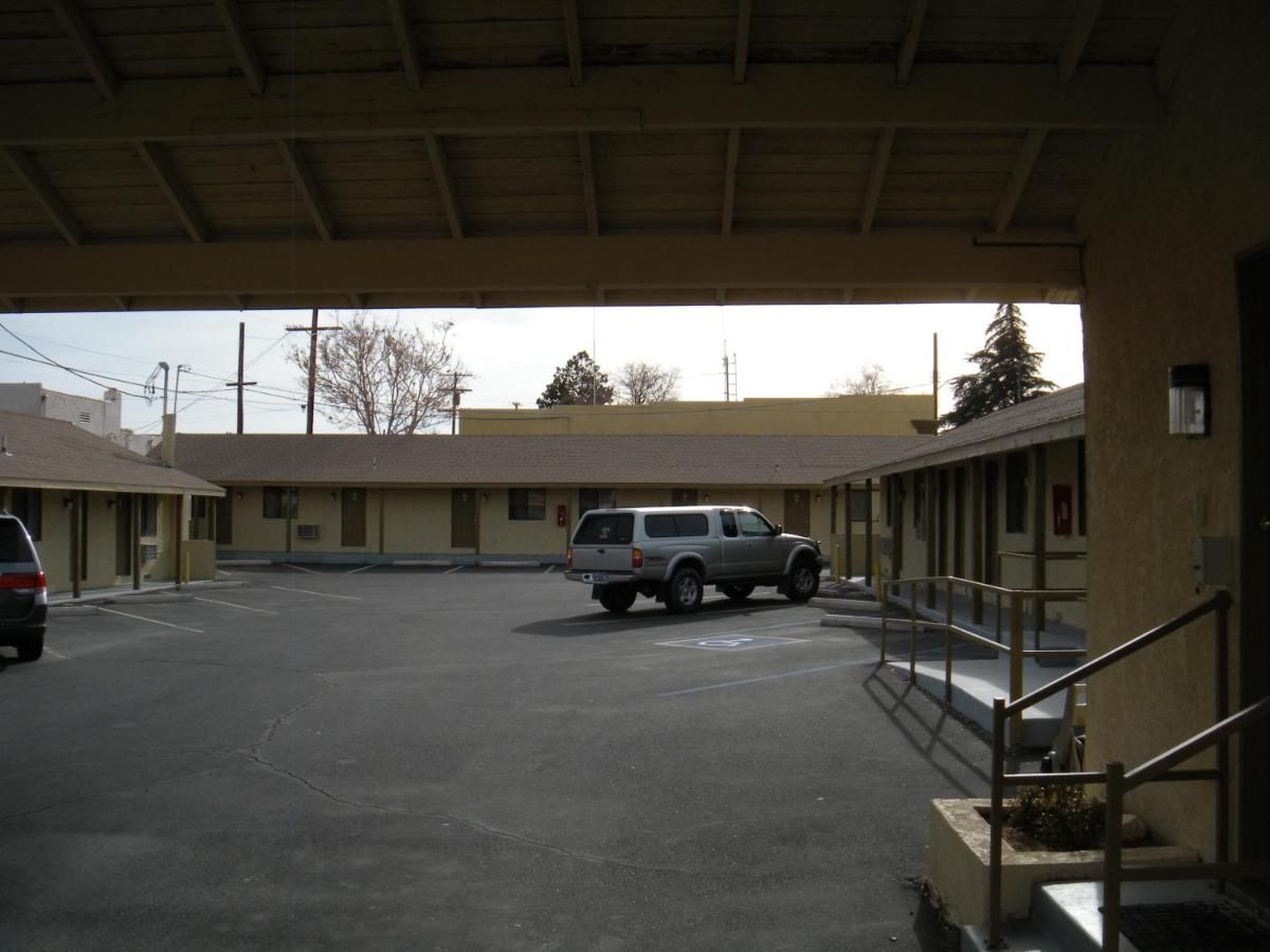 Lone Pine Budget Inn 7
