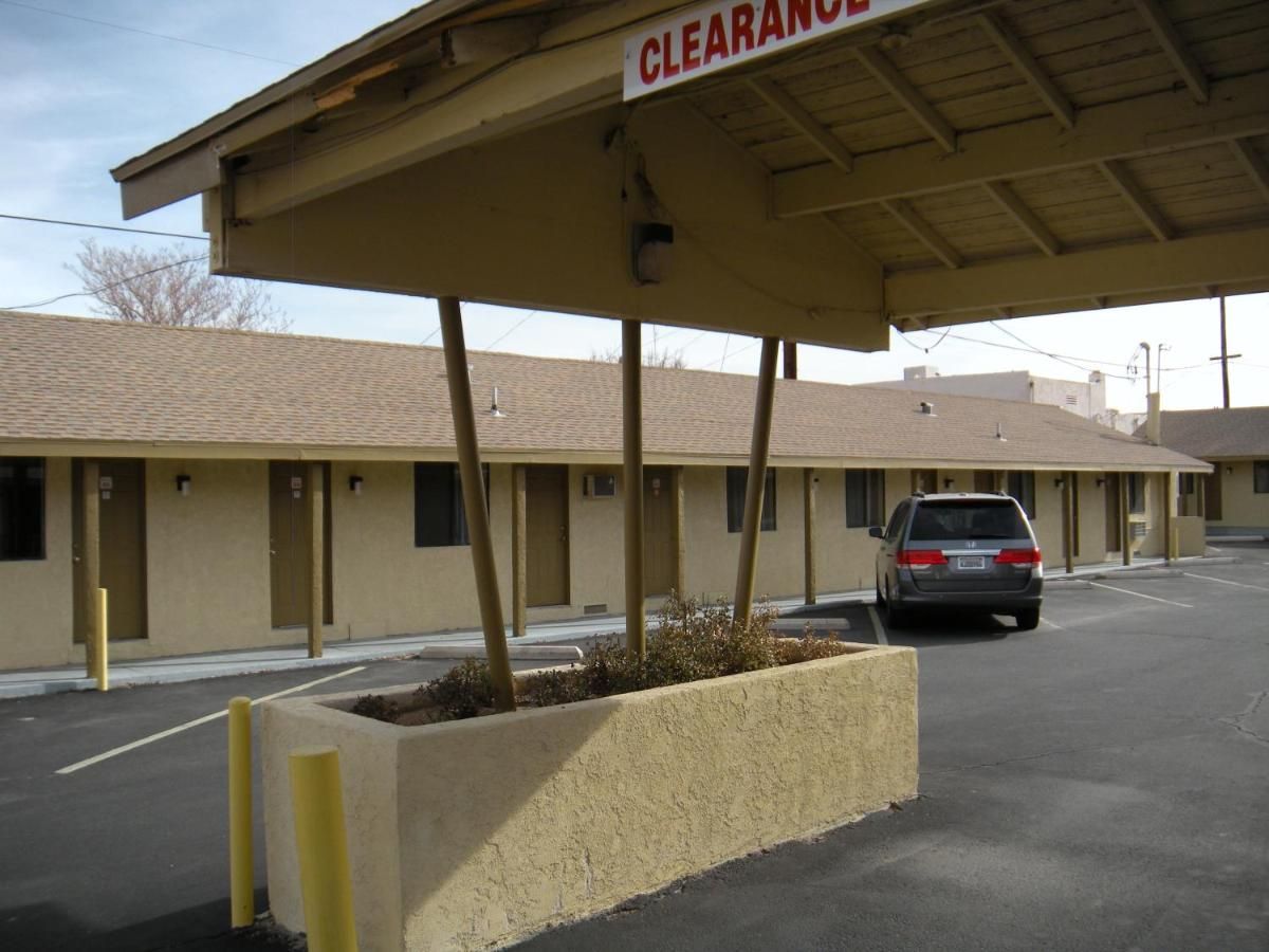Lone Pine Budget Inn 6