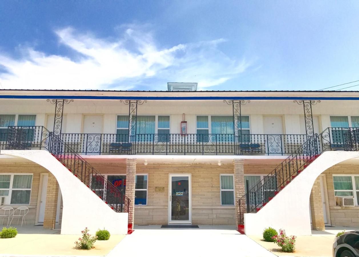 Horse Cave Motel 10