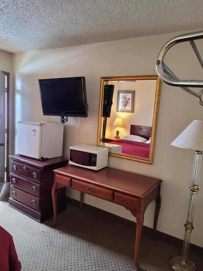 Embassy motel 9
