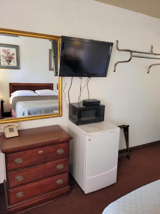 Embassy motel 8