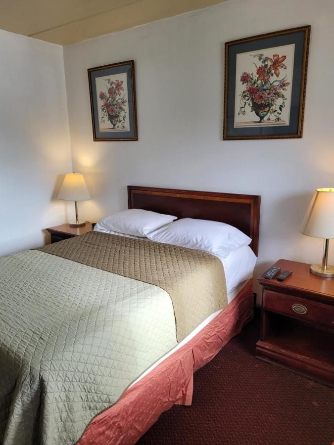 Embassy motel 10