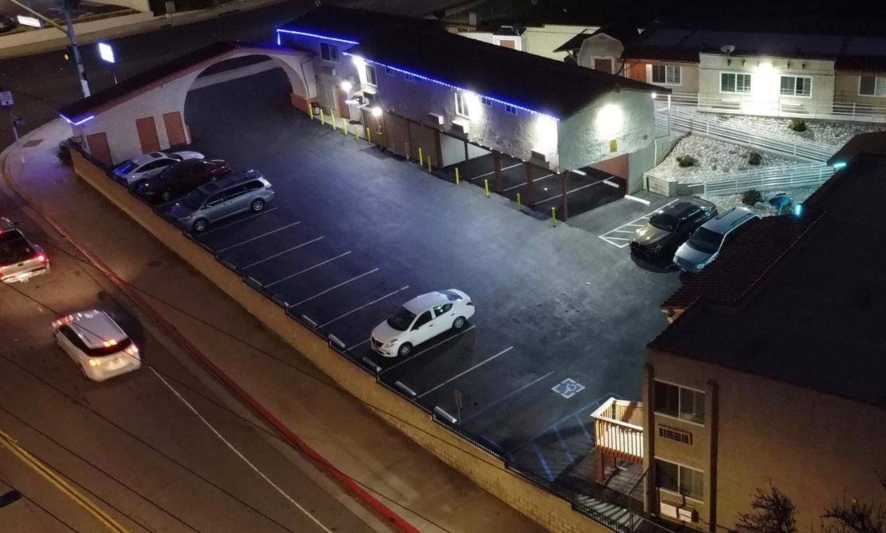 New American Inn & Suites 7