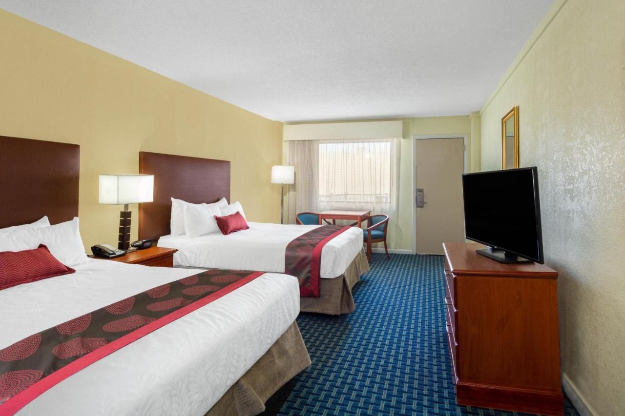 Ramada by Wyndham Virginia Beach 7