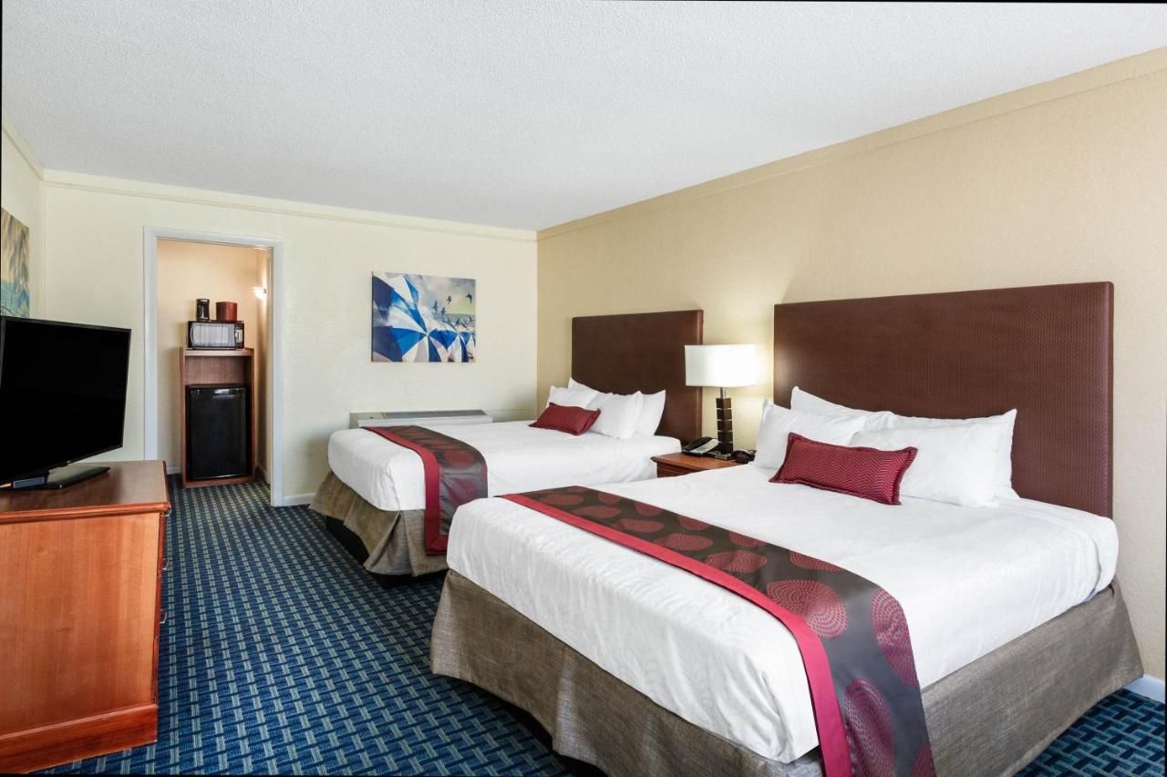 Ramada by Wyndham Virginia Beach 9