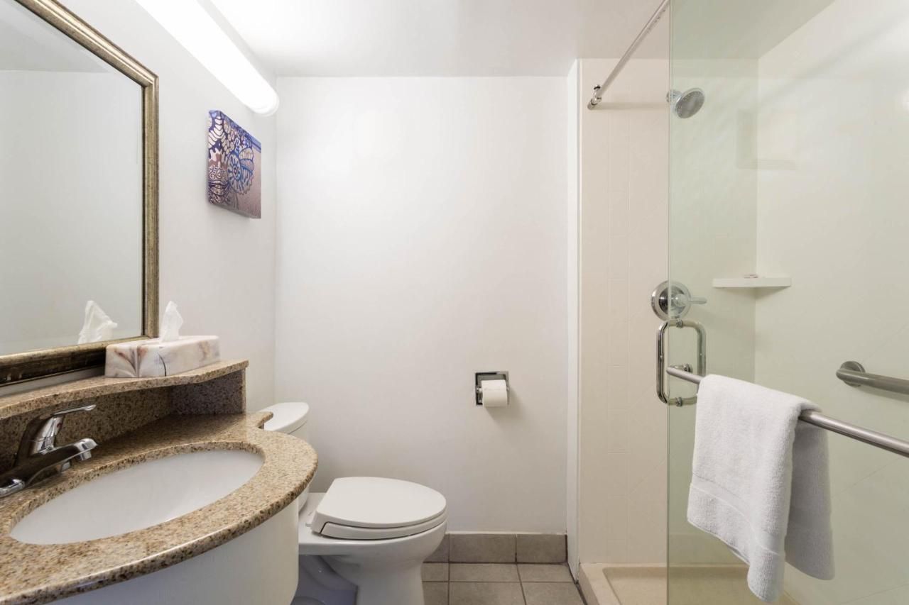 Ramada by Wyndham Virginia Beach 6