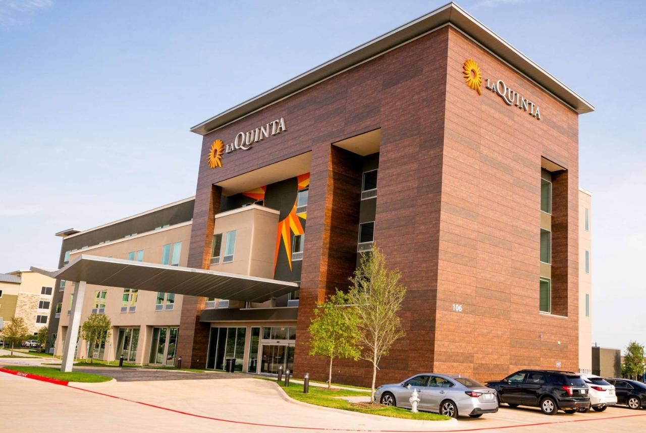 La Quinta Inn & Suites by Wyndham Austin Parmer Tech Ridge 9