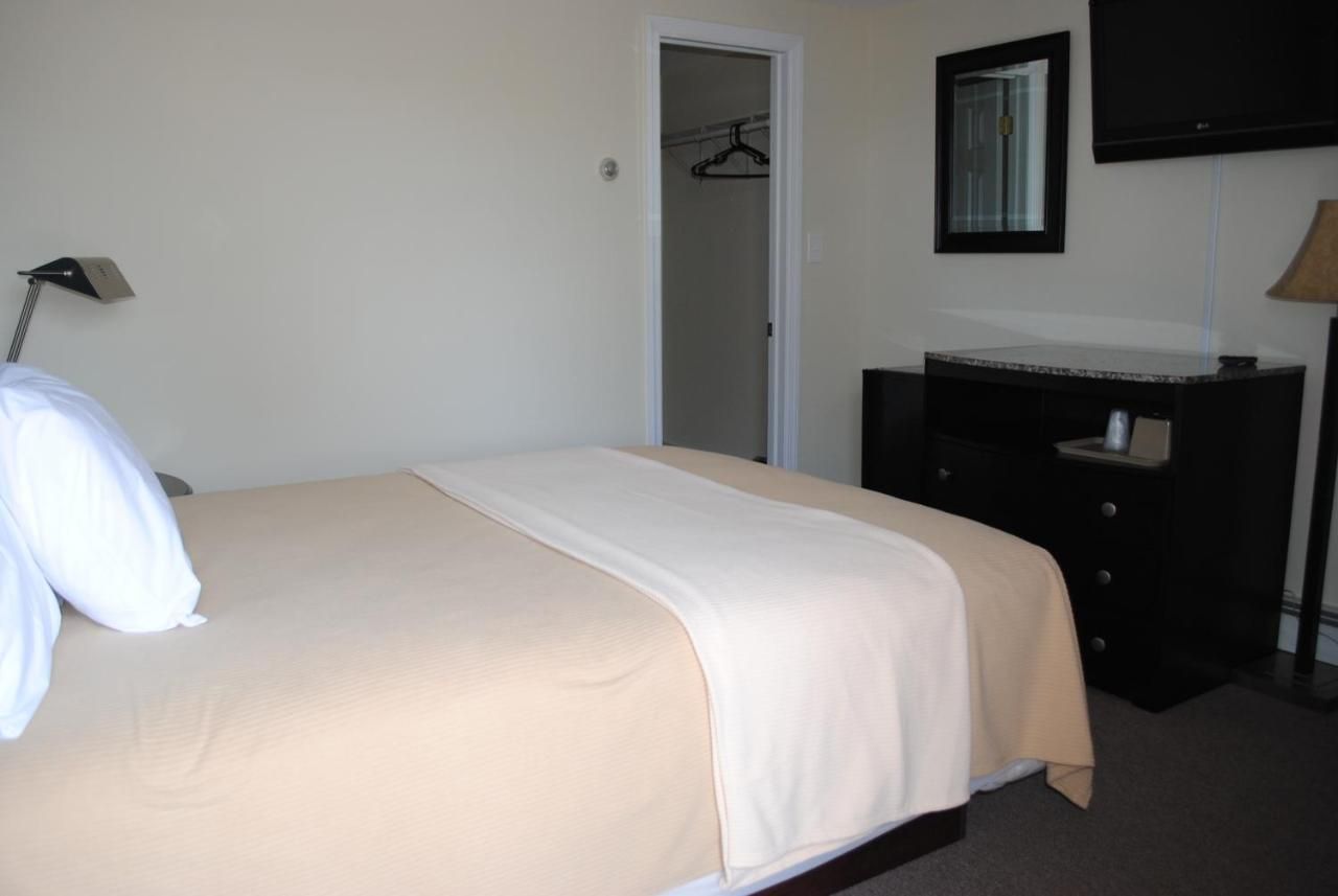 Shore Point Motel 10