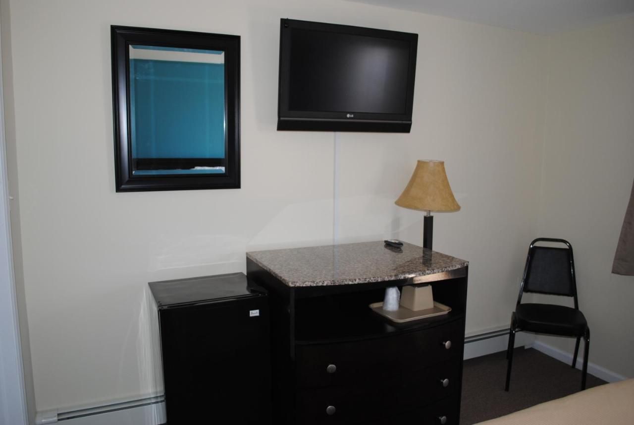 Shore Point Motel 8