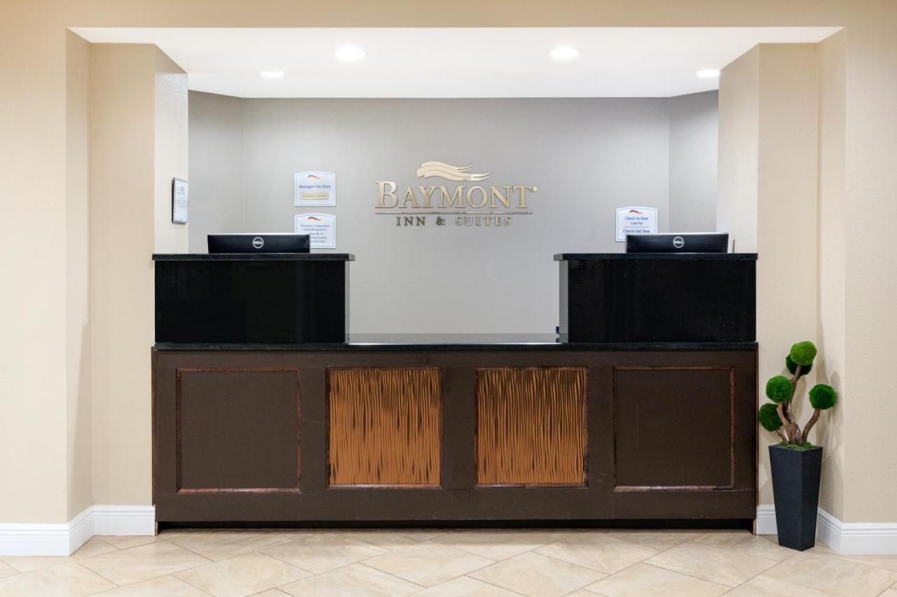 Baymont by Wyndham Midland Center 9