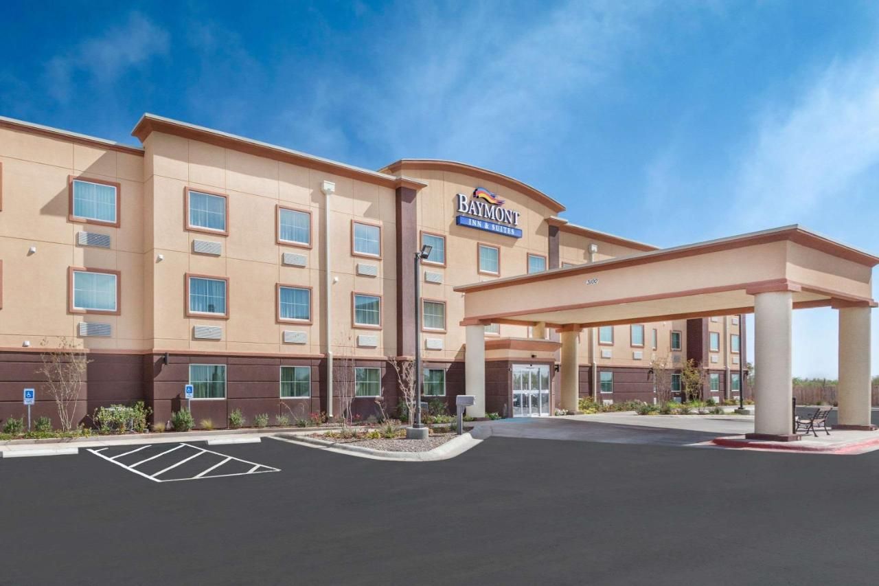 Baymont by Wyndham Midland Center 10