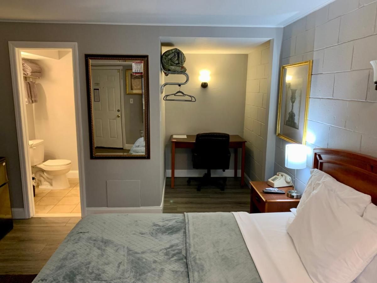 Hill Top Motel 8
