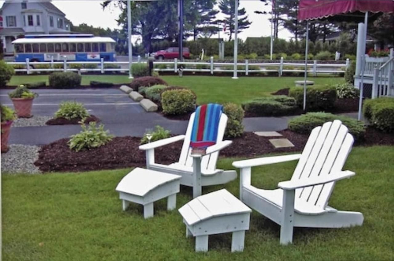 Carriage House Motel Cottages & Suites 9