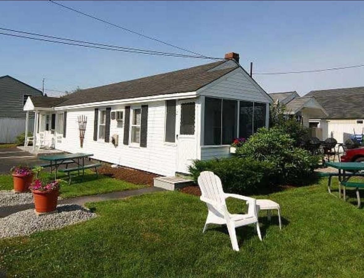 Carriage House Motel Cottages & Suites 7
