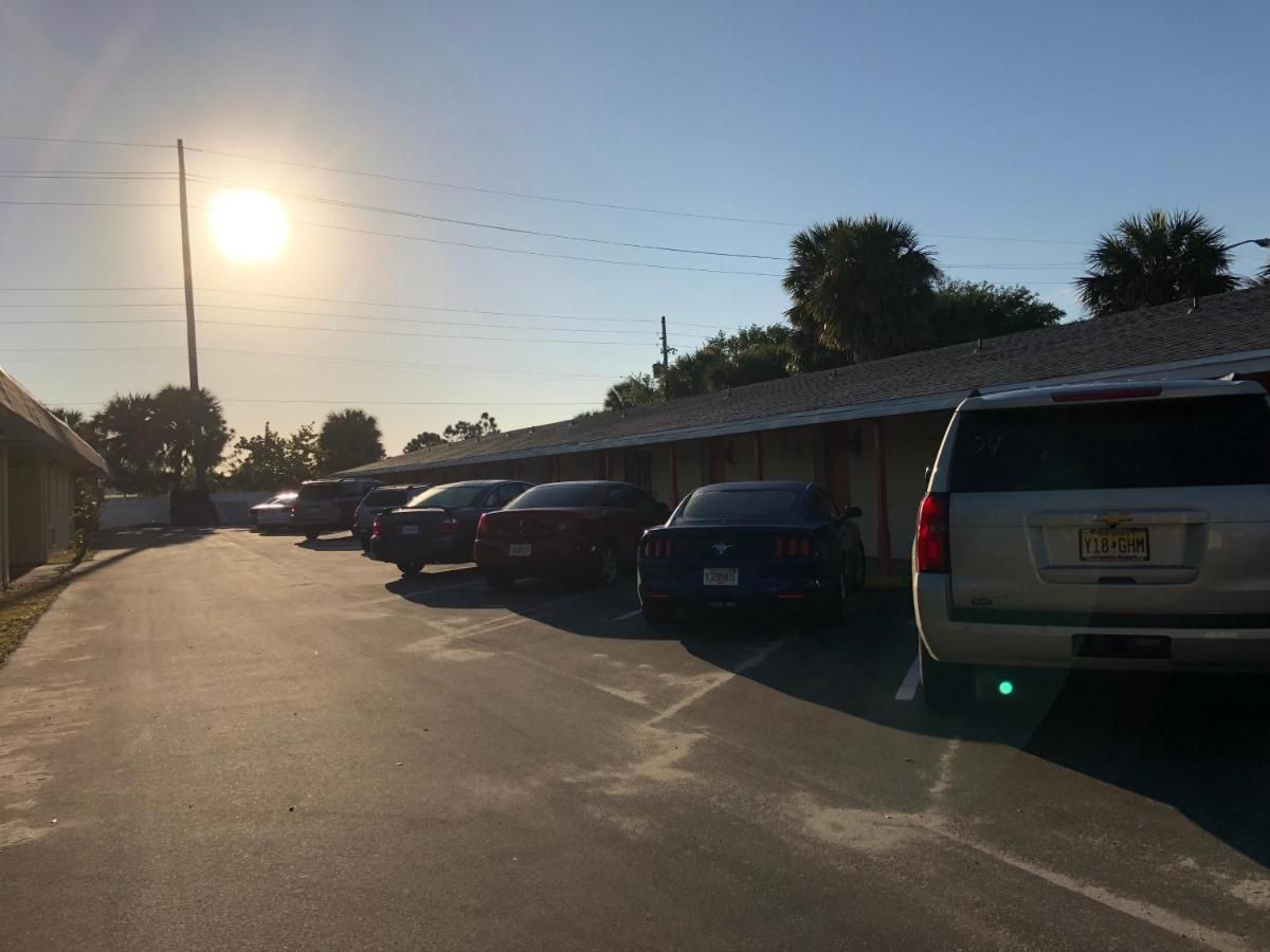Sunset Inn- Fort Pierce, FL 10