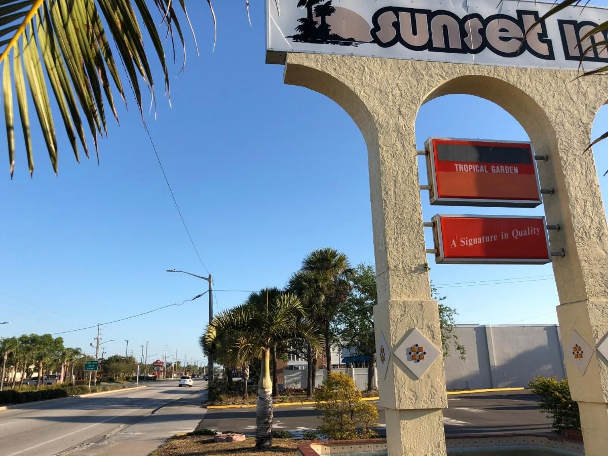Sunset Inn- Fort Pierce, FL 9