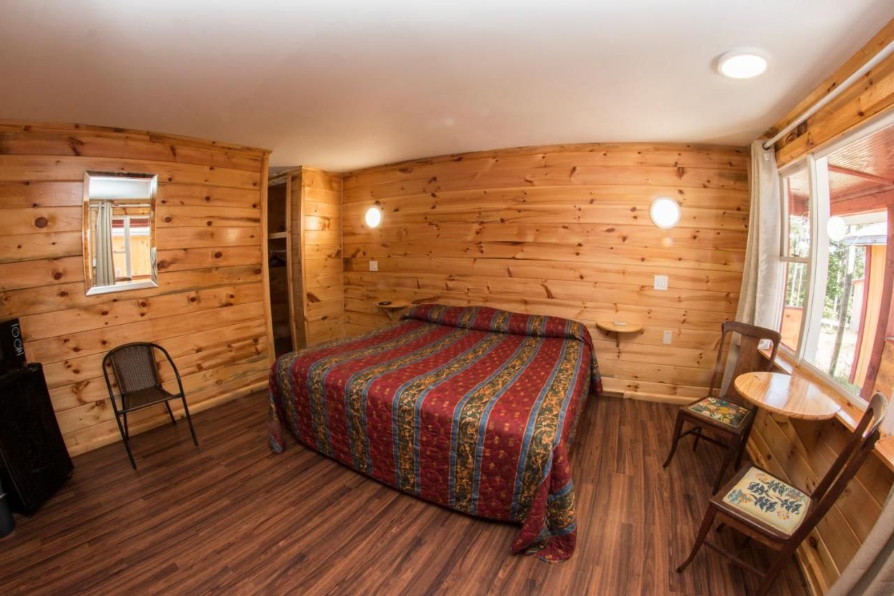 King Hendrick Motel and Suites 7
