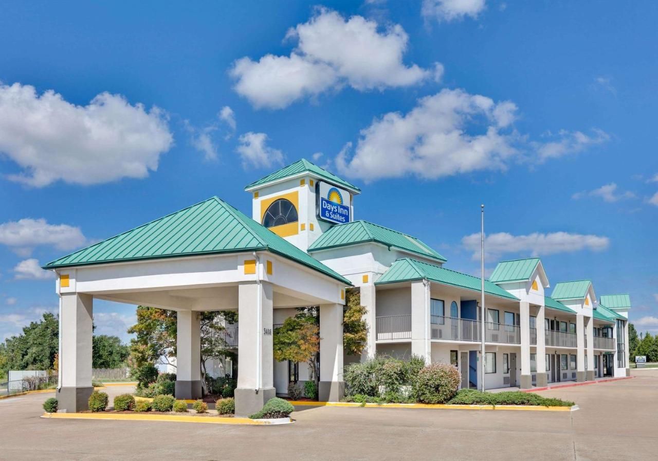 Days Inn & Suites by Wyndham Bentonville 6