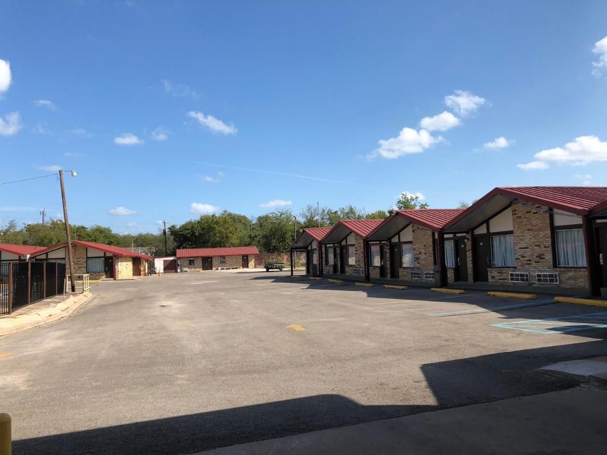 Kings Inn Mexia 9
