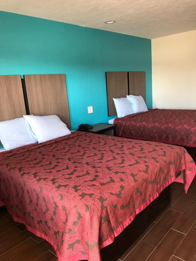 Moonlight Inn & Suites 7
