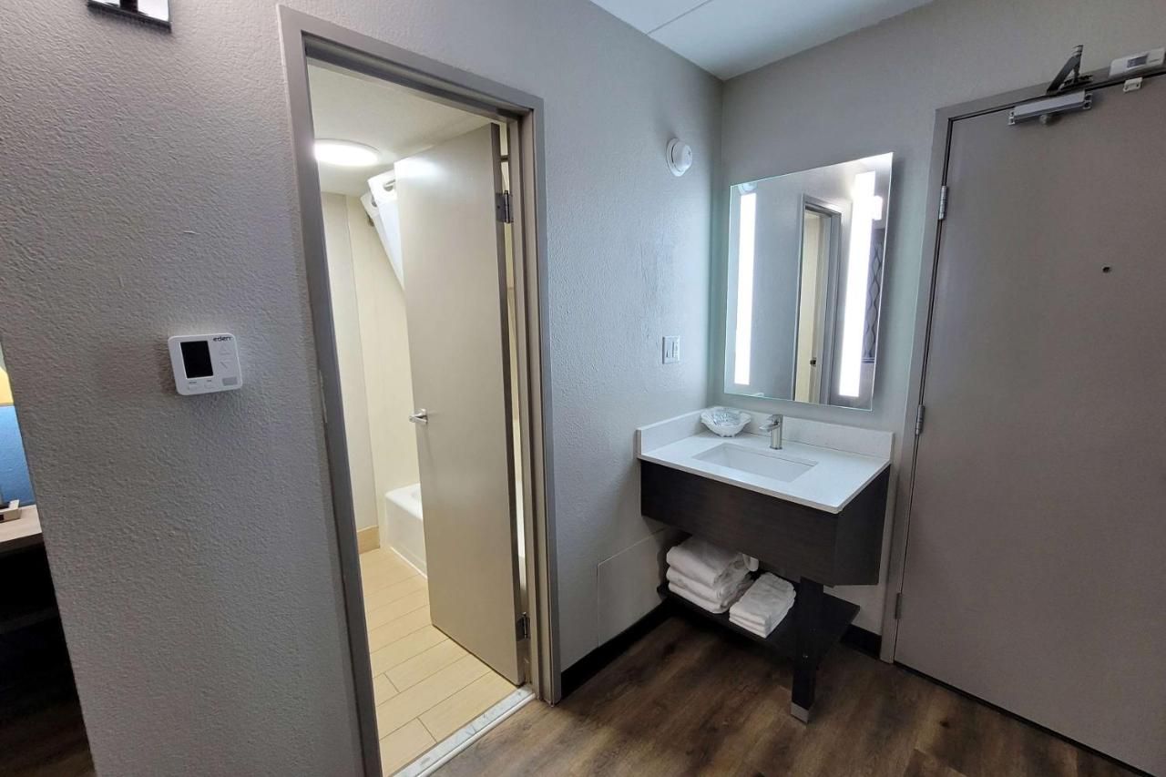 Wingate by Wyndham Wichita Airport 7