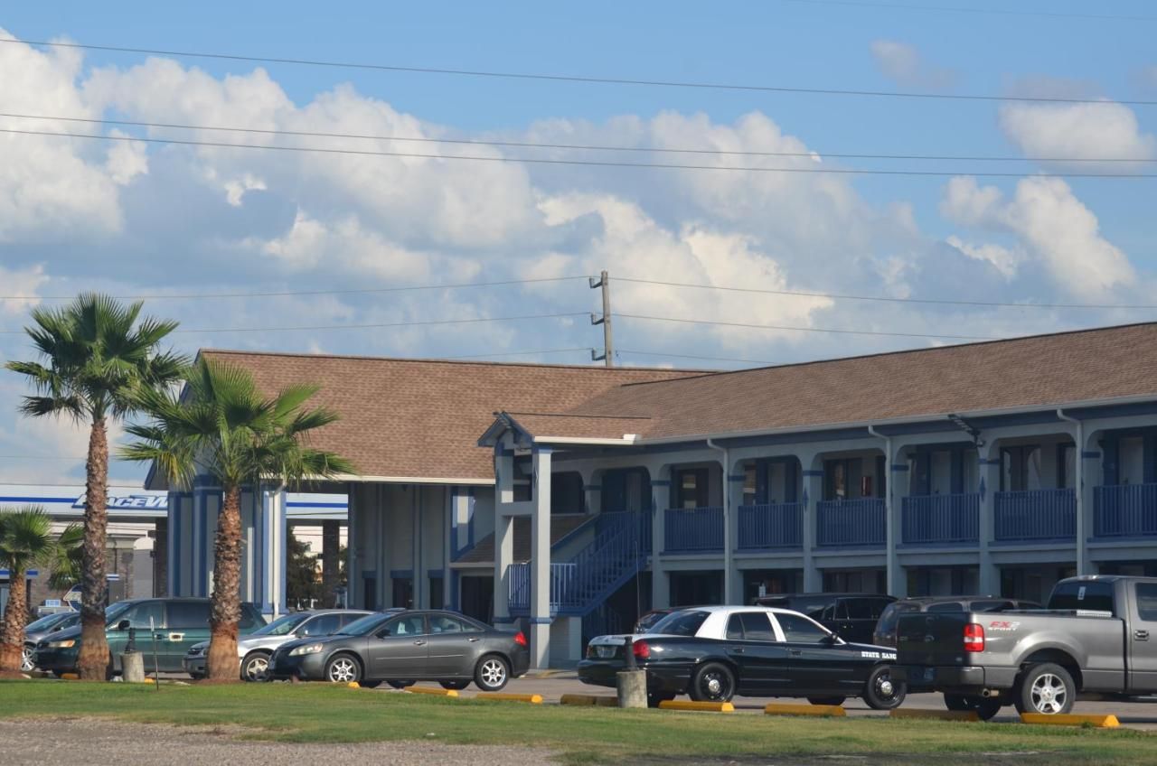 Travelers Inn 10