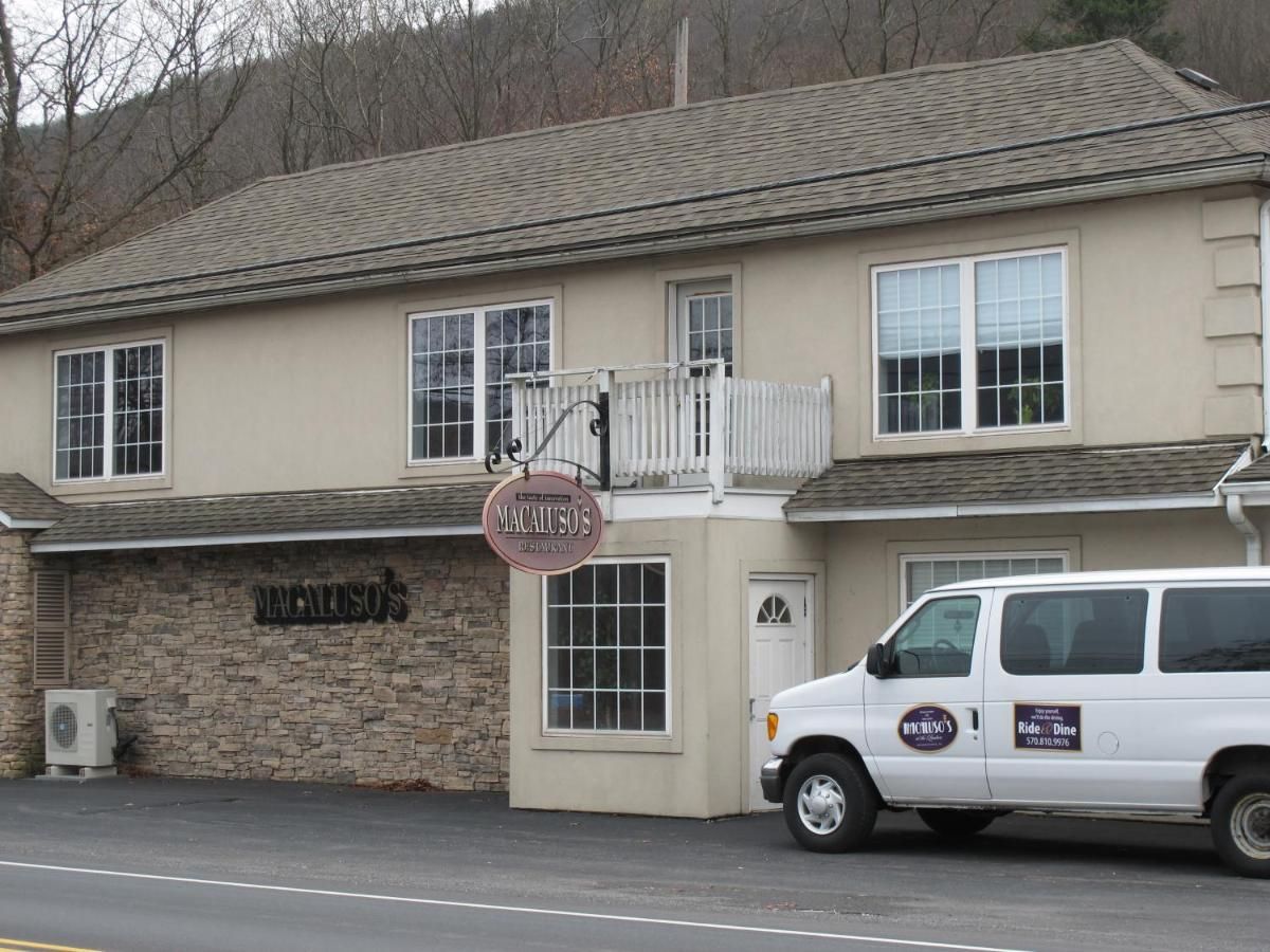 Macaluso's at the Lantern Lodge 9