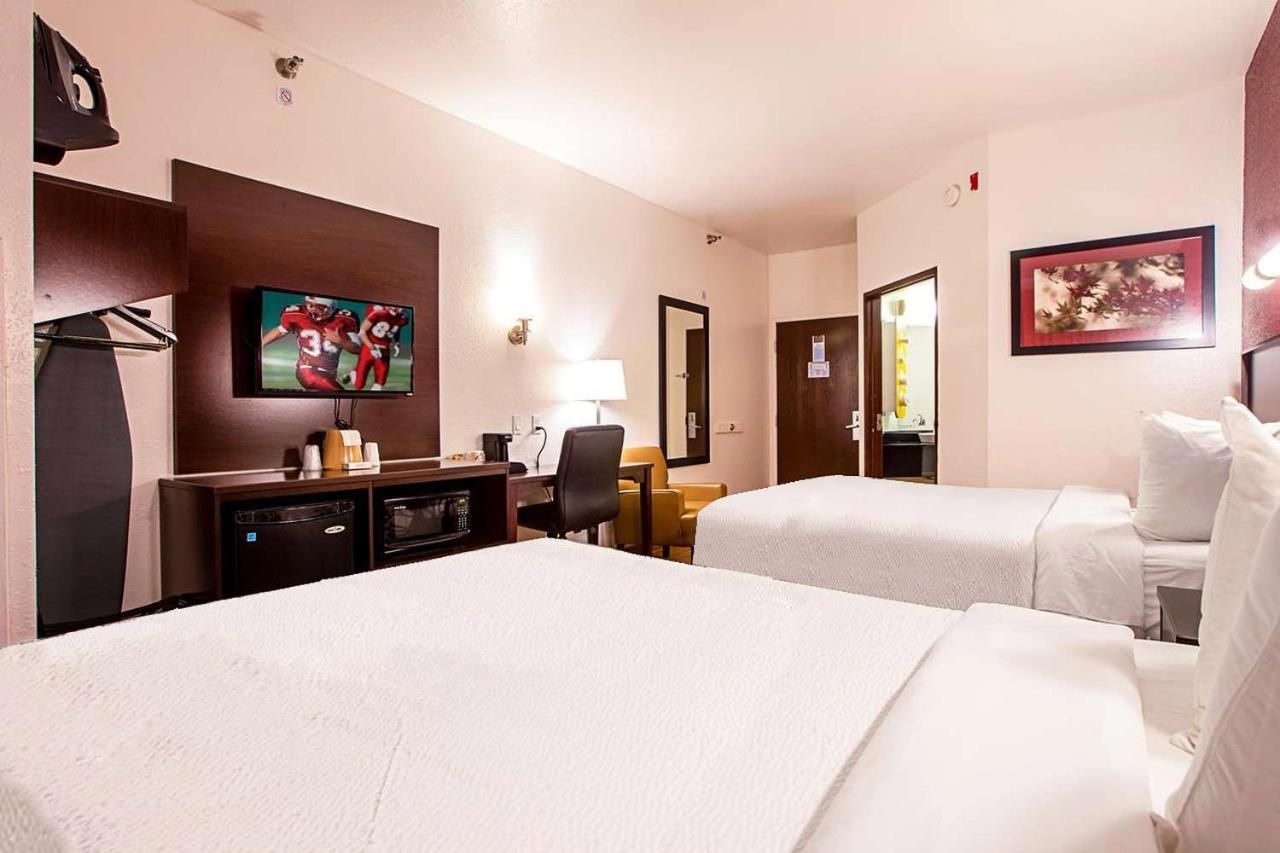 Seasons Inn Traverse City 8