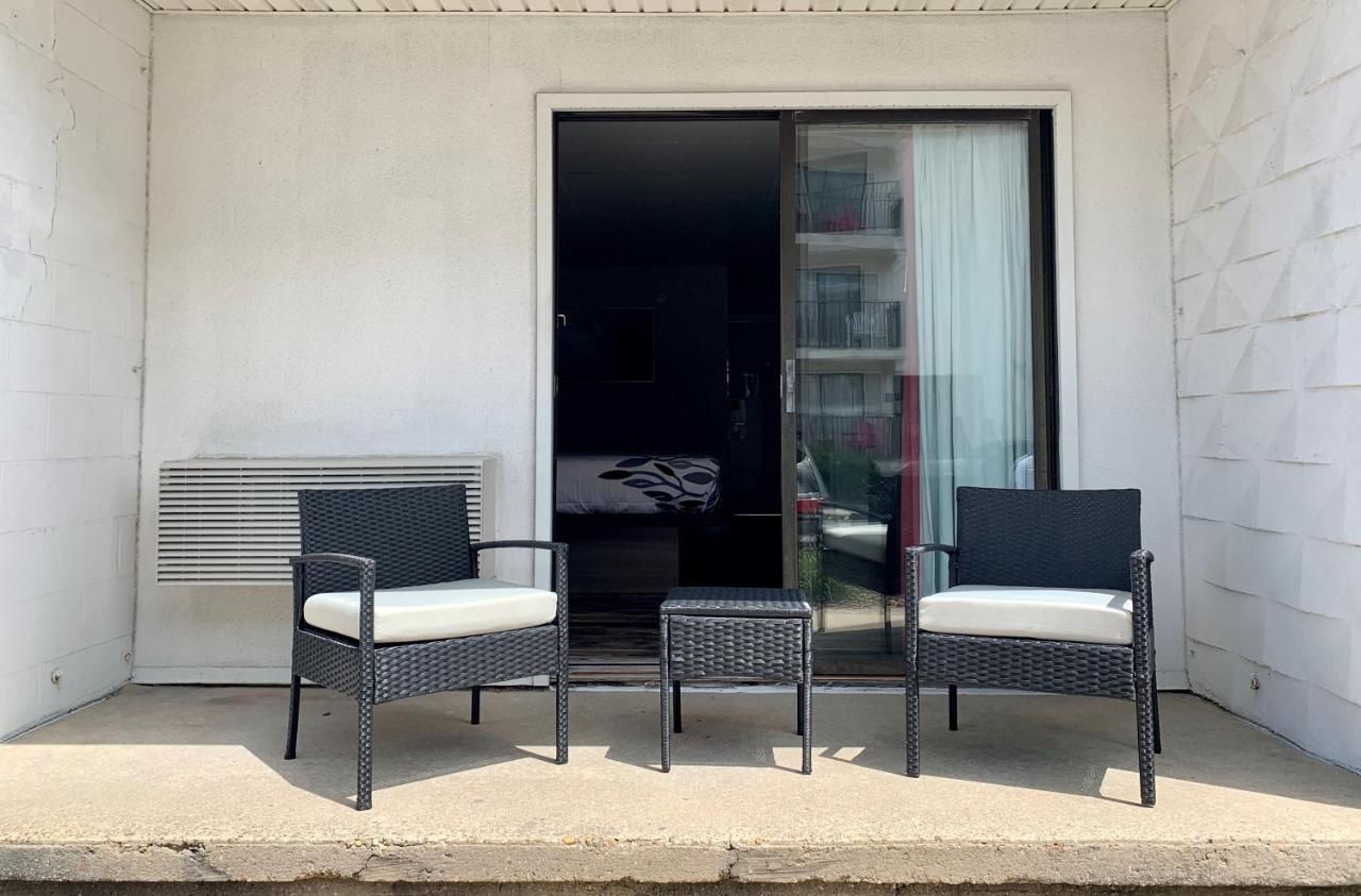 Simple Life Motel 8