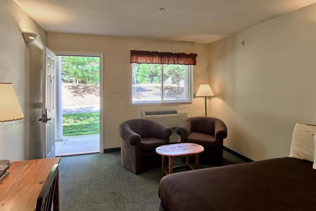 The Legend Cottage Inn 6