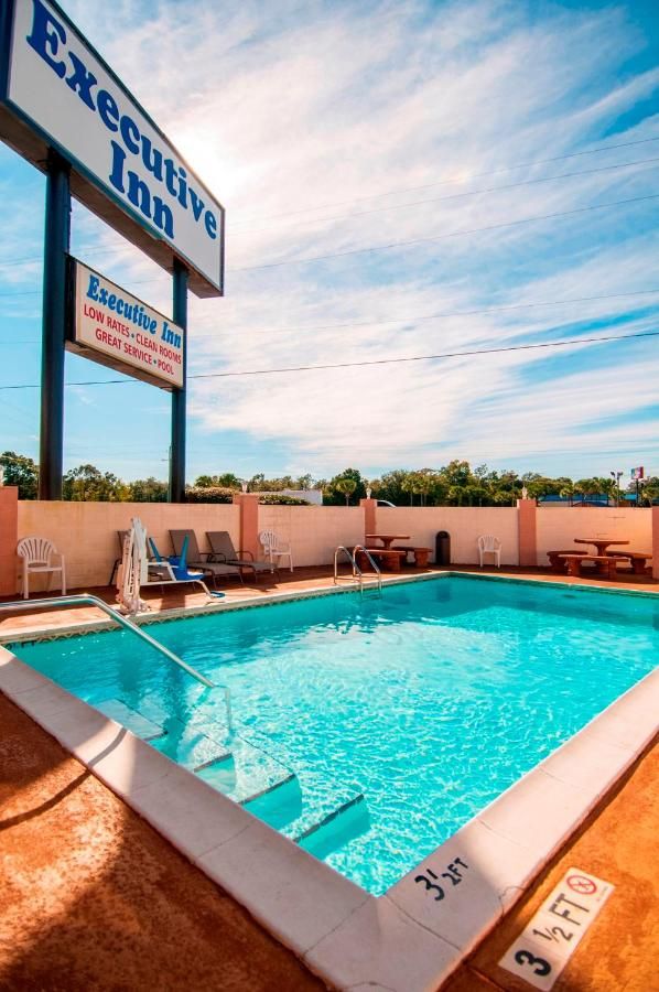 Executive Inn 8
