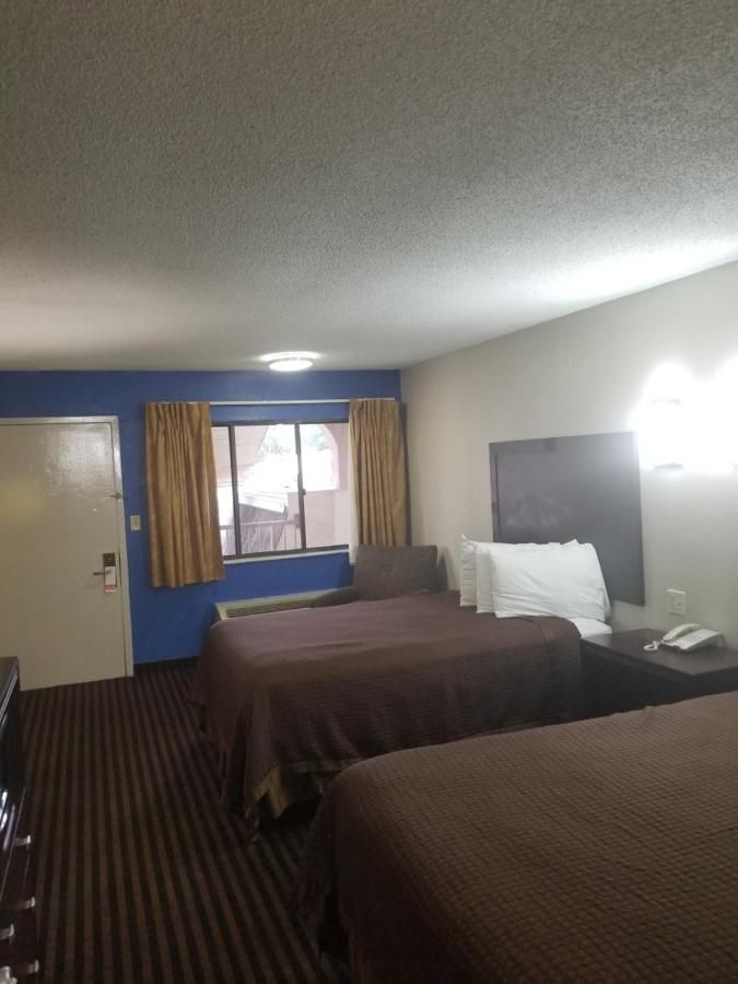 Executive Inn 10