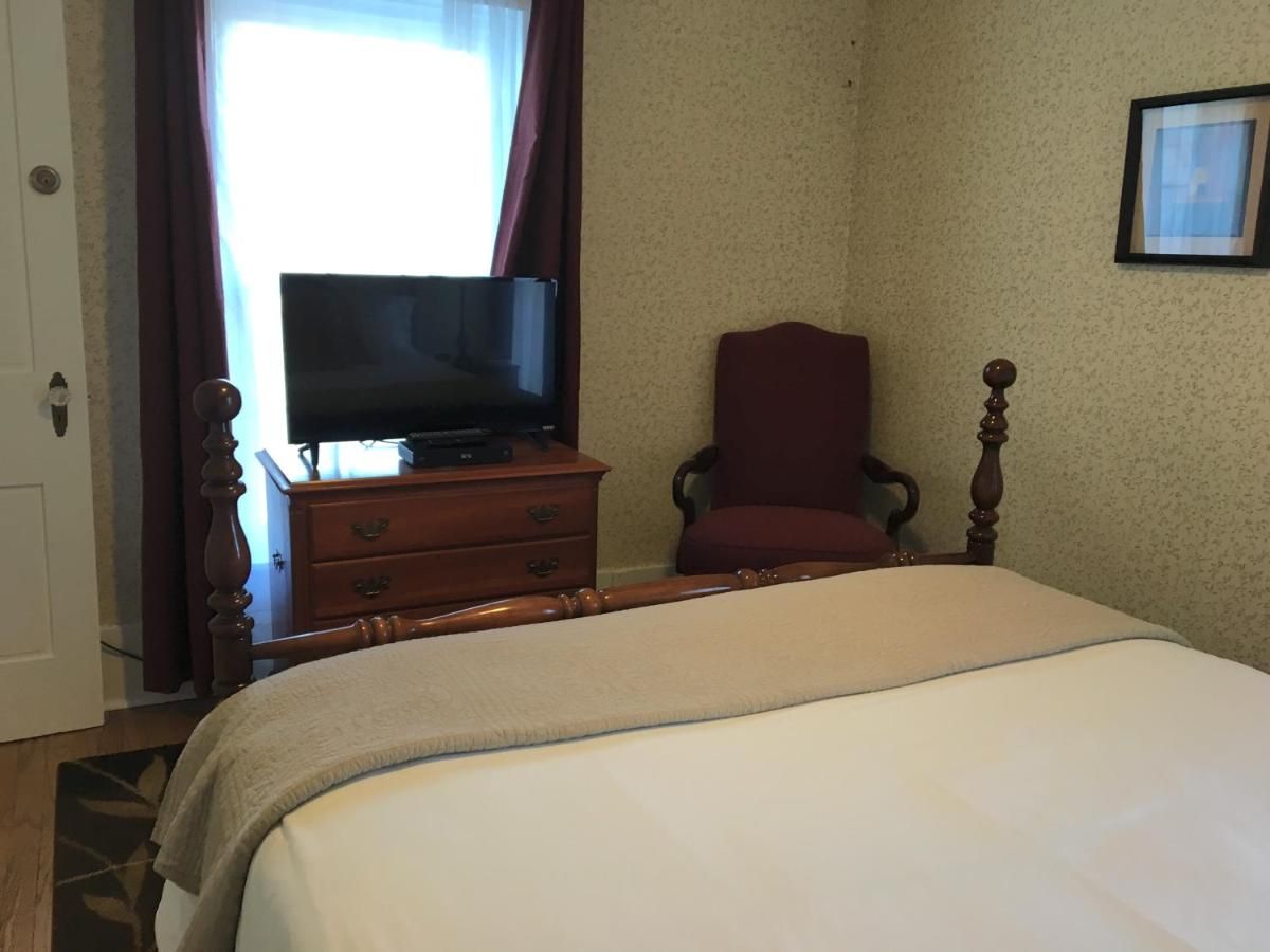 The Doctor's Inn 9