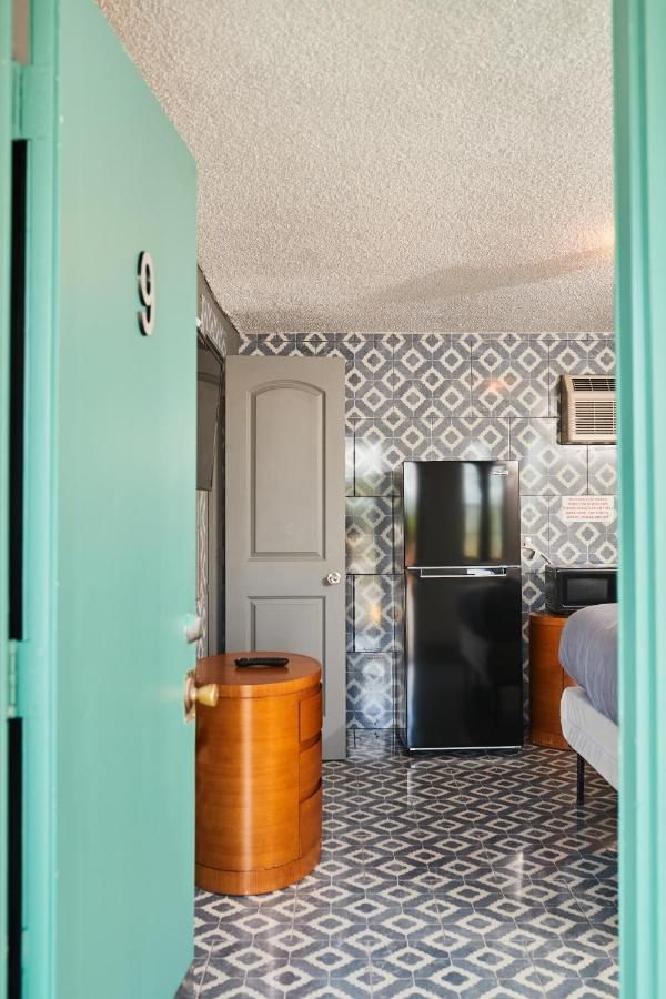 Carole Motel 7