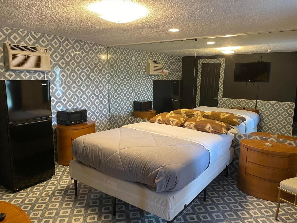 Carole Motel 8