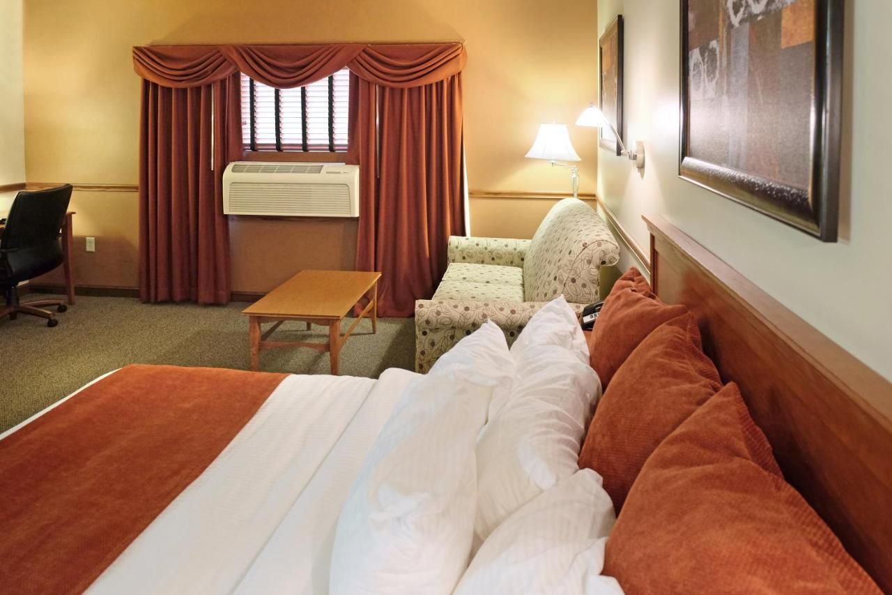 The Inn at Ohio Northern University 7