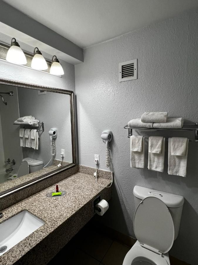 Super 8 by Wyndham Fort Worth Entertainment District 8