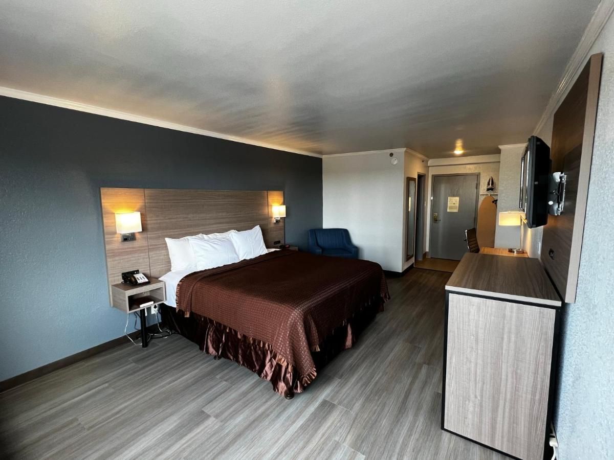 Super 8 by Wyndham Fort Worth Entertainment District 10